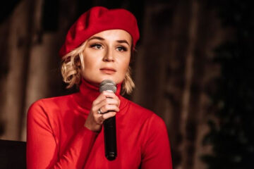 Внимание привлекла таргетированная реклама музыкального шоу.