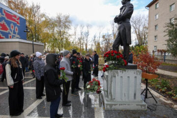 Памятник великому русскому поэту появился на территории казанской гимназии №93.