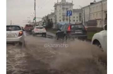 Жители города жалуются на слишком частые потопоы.