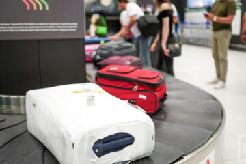 Средняя стоимость чемодана составила 2210 рублей.