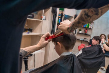 С 20 апреля салонам разрешено заниматься лишь парикмахерской деятельностью