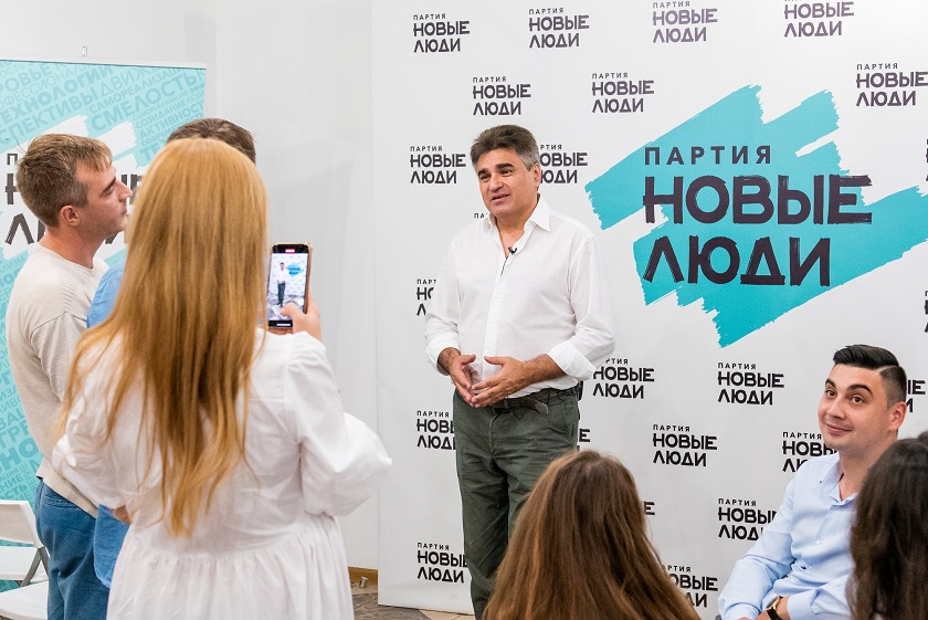 что по итогам выборов в Госдуму партии удастся создать фракцию и дать молодым и компетентным народным избранникам право голоса при решении насущных вопросов.