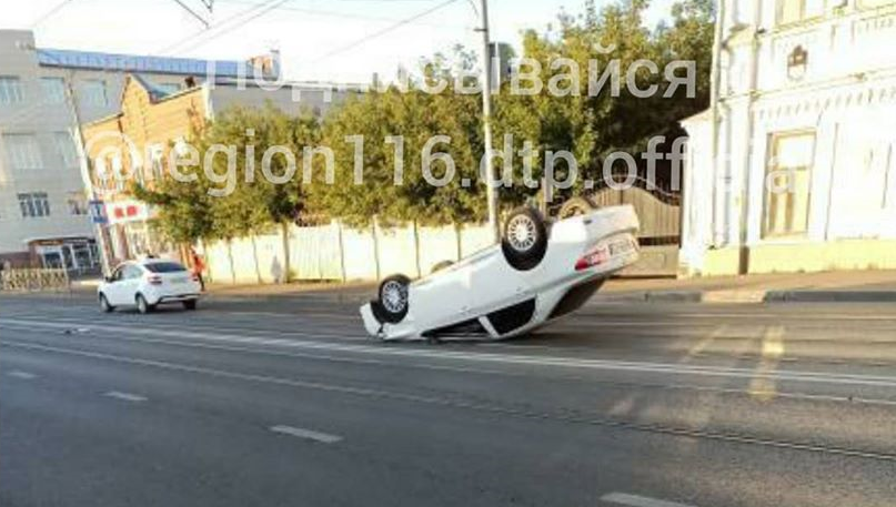 Очевидцы сделали кадры аварии на пересечении улиц Тукая-Сайдашево.