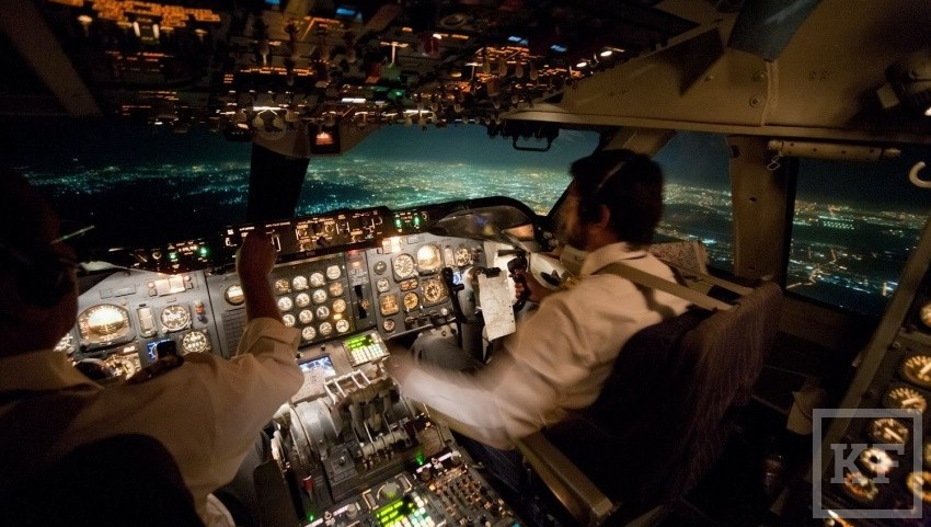 Перед аварией пилот разбившегося российского лайнера Airbus-321 запрашивал разрешения об экстренной посадке в аэропорту города Эль-Ариш на севере Синая