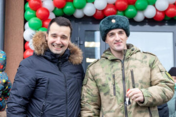 Счастливых обладателей квартир поздравил министр по делам молодежи Татарстана Тимур Сулейманов.