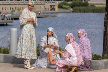 Татары в Татарстане и в других регионах России рассказывают о своем отношении к основополагающему документу по развитию нации.