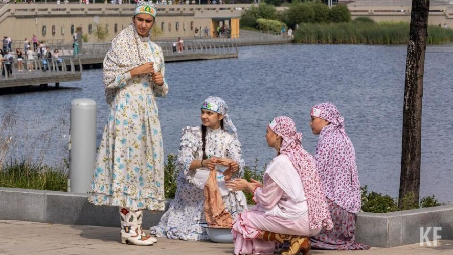 Татары в Татарстане и в других регионах России рассказывают о своем отношении к основополагающему документу по развитию нации.