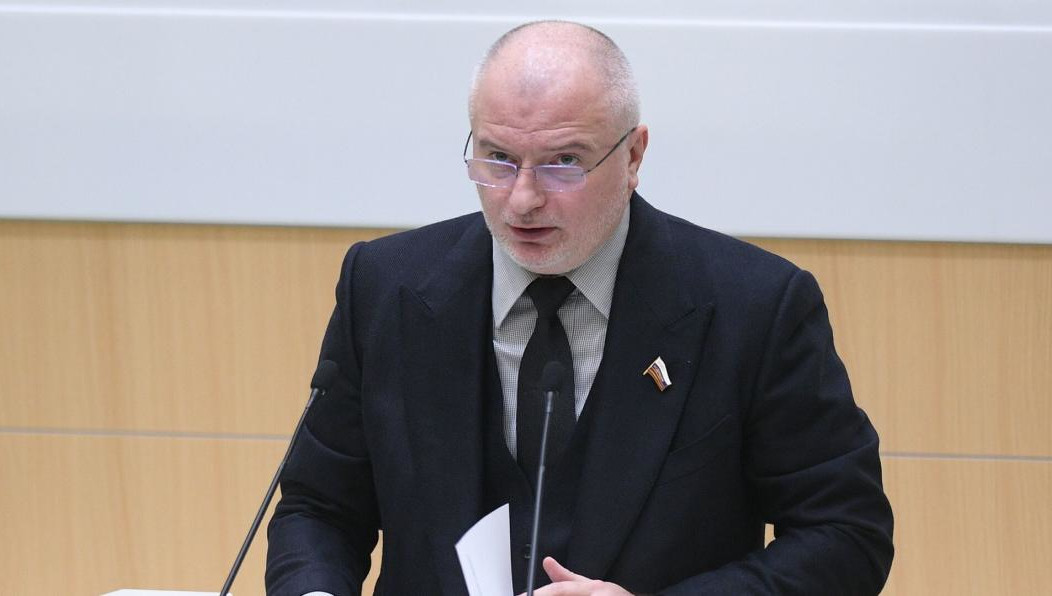 Сенатор Клишас рассказал о возможных ограничениях для «сбежавших россиян».