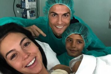 У игрока мадридского «Реала» и сборной Португалии Криштиану Роналду родился четвертый ребенок - дочь. Об этом он написал в своем Instagram.