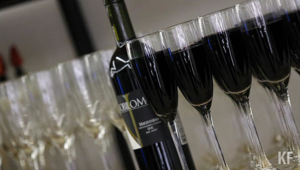 Для этого потребуется поменять бутылки и установить на производстве дополнительное оборудование.