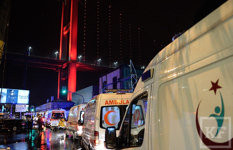 несколько десятков ранено в результате вооруженного нападения на ночной клуб Reina в одном из центральных районов Стамбула