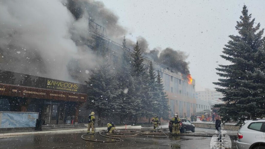 Отель выгорел на площади 4000 кв.м. Пострадали люди.