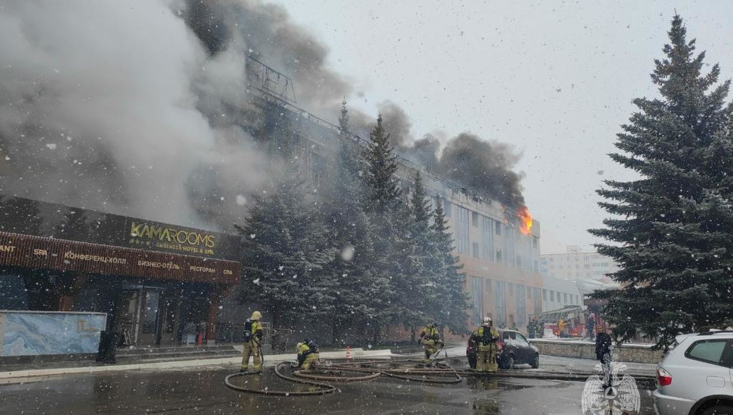 Отель выгорел на площади 4000 кв.м. Пострадали люди.