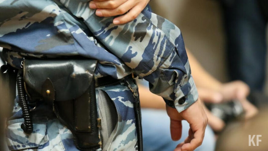 Там же находятся около пяти тысяч родителей.