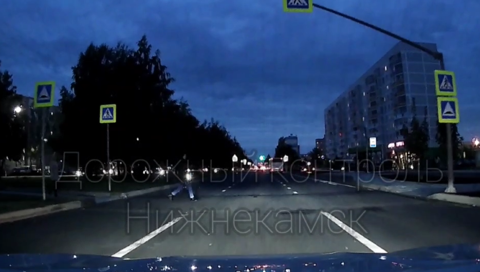 Таким образом они привлекают внимание водителей.