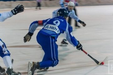 В матче 22-го тура чемпионата России по хоккею с мячом казанское «Динамо» со счетом 3:7 уступило действующему чемпиону России «СКА-Нефтянику» из Хабаровска.