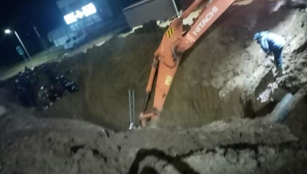 Второго рабочего удалось спасти.