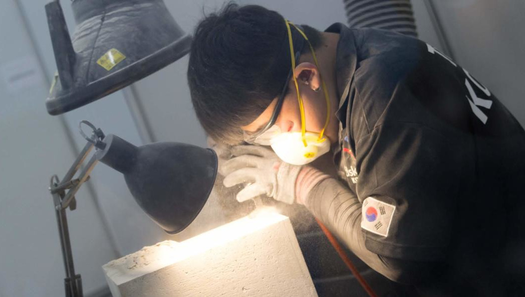 Пока же на бирже труда Нижнекамска зарегистрирован 991 безработный. Мэр считает