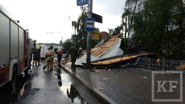 Более 640 сотрудников экстренных служб занимаются ликвидацией последствий шторма в Казани