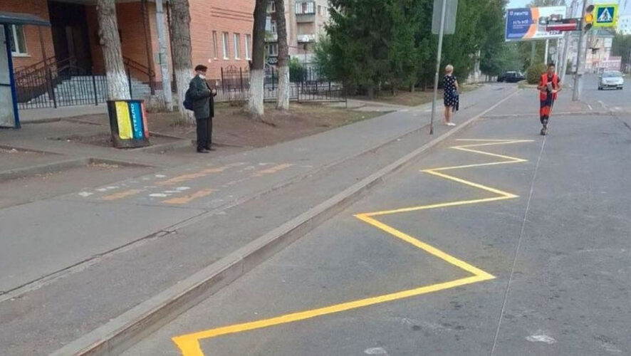 Ее нанесли для точного соблюдения границ парковочной зоны.