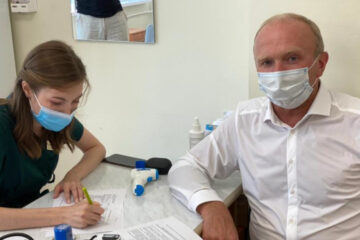 Пилот команды «КАМАЗ-Мастер» прошёл первый этап вакцинации.