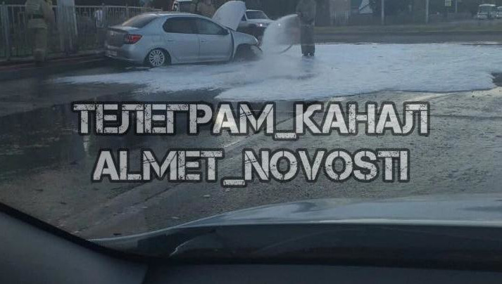 На месте происшествия не обошлось без пожарных служб.