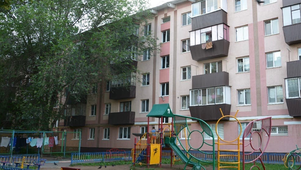 Зловоние идет из подвала одного из многоквартирных домов.