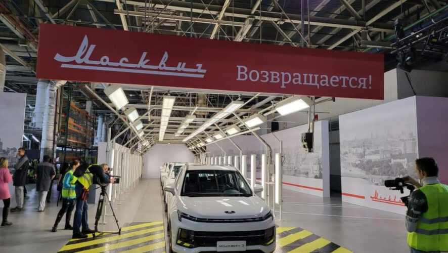 Продажи автомобилей в России стартуют в декабре 2022 года.