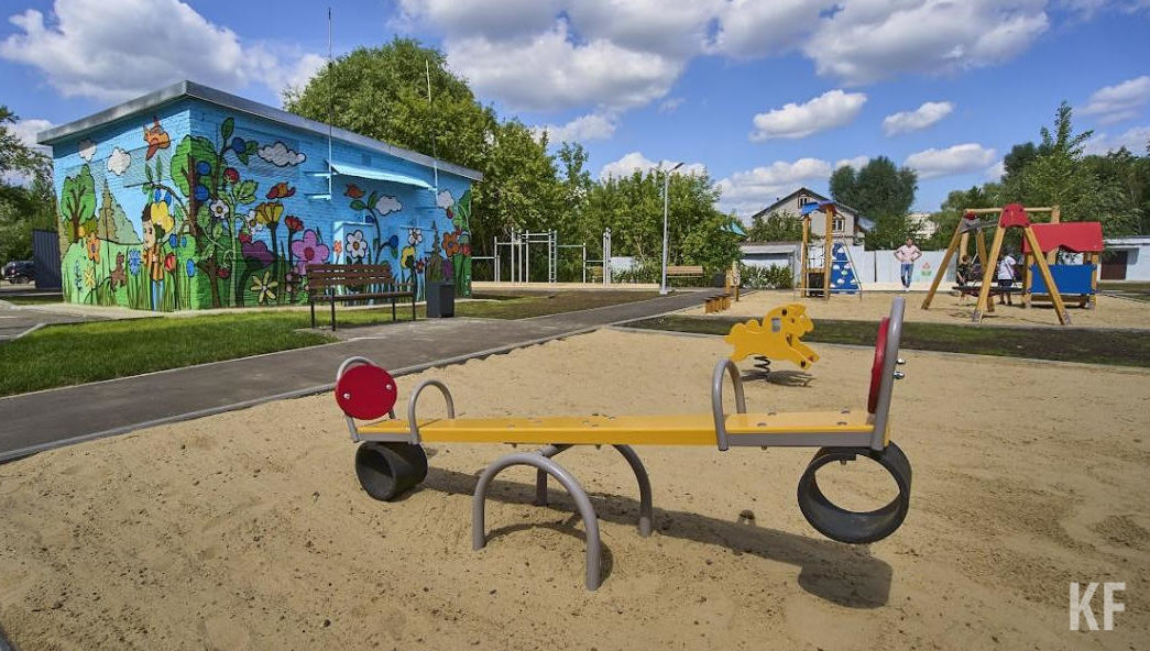 В Челнах общественники попытались вдохнуть жизнь в обновленные придомовые пространства