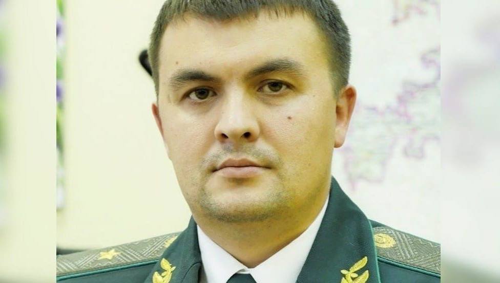 Чиновник отправляется на повышение.