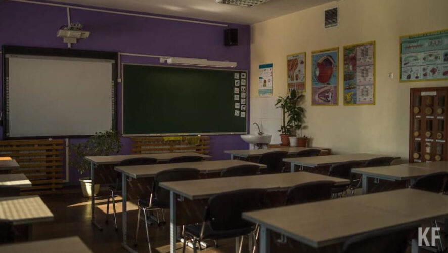 В местных школах болеют 4445 учеников и 104 педагога.