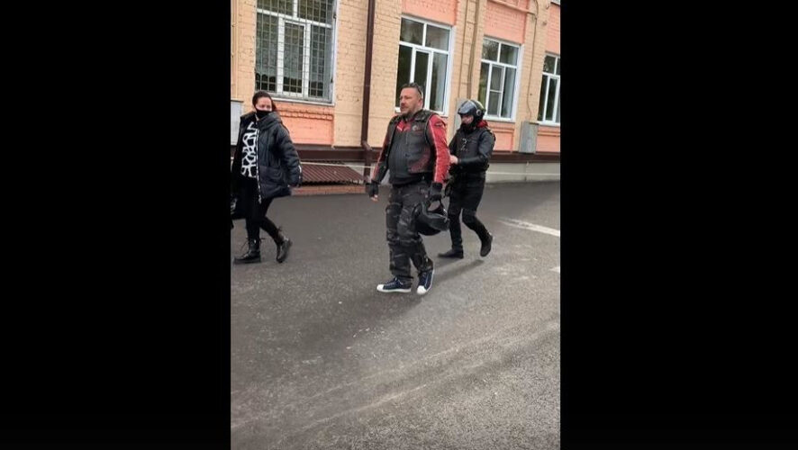 Мотоциклисты посетили избирательный участок в столице Татарстана.