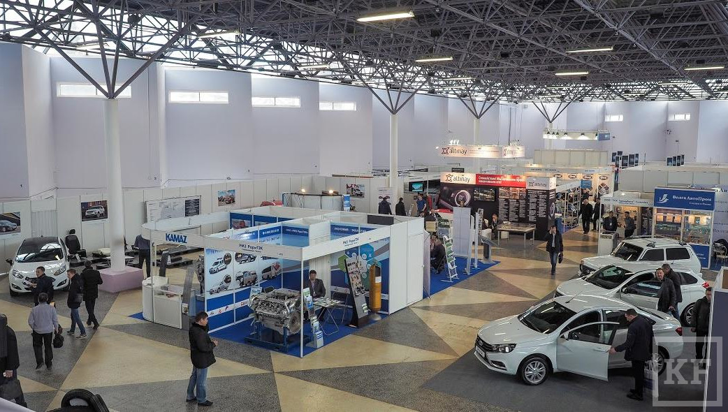 Продажи дорогих авто в России заметно снижаются.