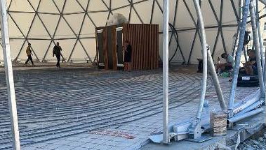 В куполе закончили укладку пола.