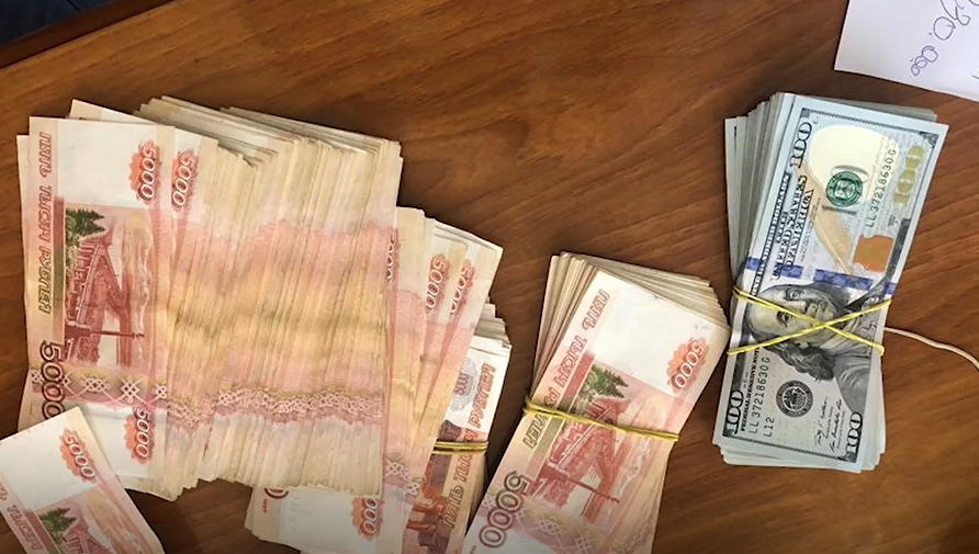 Группа разделена на две ОПГ - между ними определили роли.