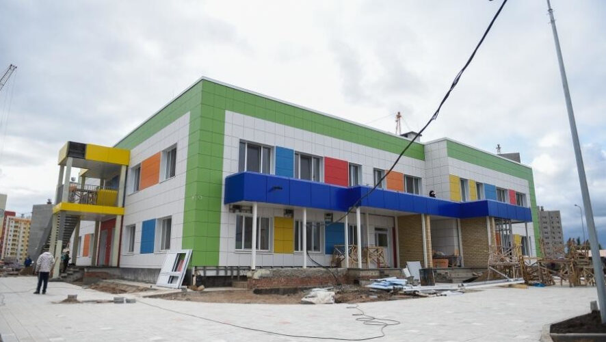 Ход строительства двух детских садов и школы проверил Айдар Метшин.
