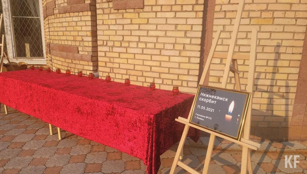 Любой желающий может отдать дань памяти погибшим и возложить цветы.