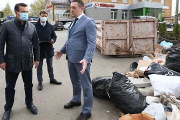 Градоначальник объехал несколько «мусорок» и остался недоволен.