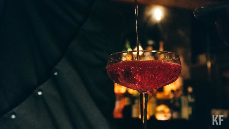 Врач дал рекомендации по выбору алкоголя и его покупке.