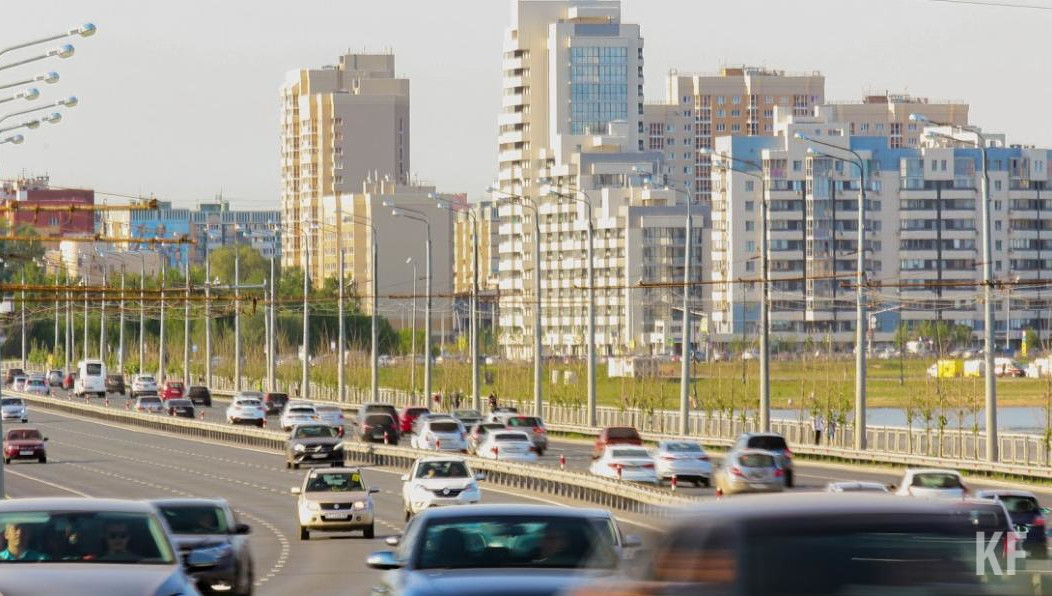 В такую погоду крайне нежелательно находиться под солнцем с 11 до 15 часов.