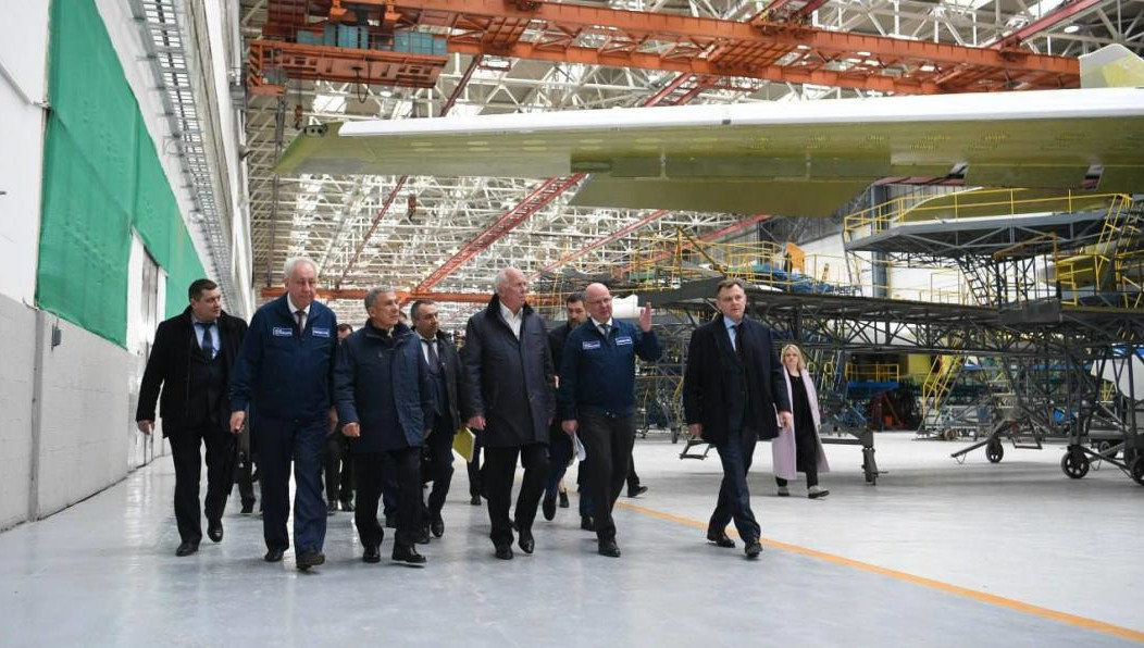 На предприятии наращивают производство Ту-214 и Ту-160