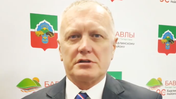 Фарид&nbsp;Мухаметшин&nbsp;наградил экс-руководителя района медалью республики &laquo;За&nbsp;доблестный труд&raquo;.