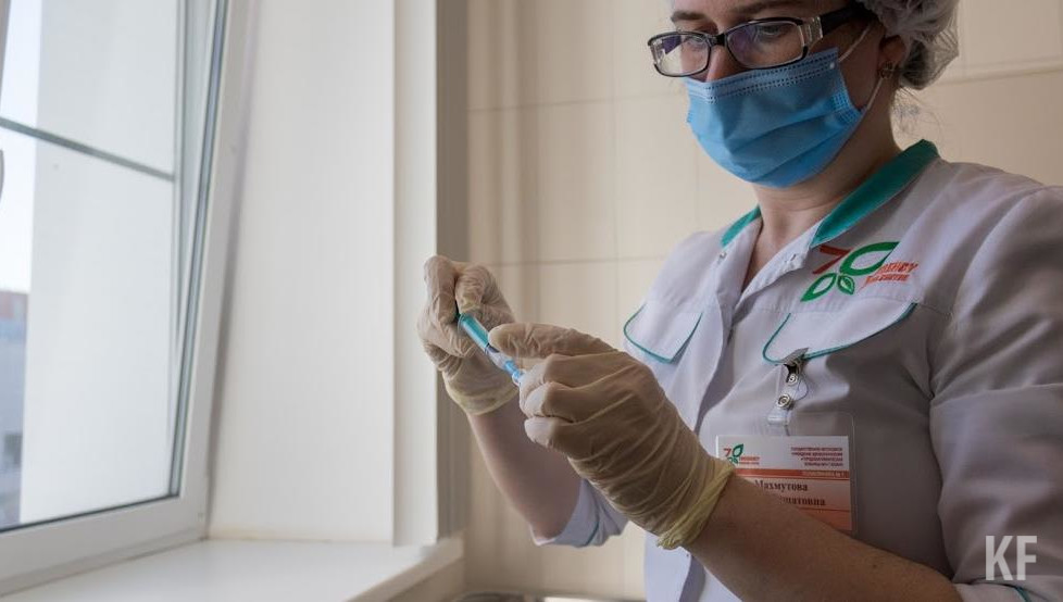 Больше половины заболевших получают лечение на дому.