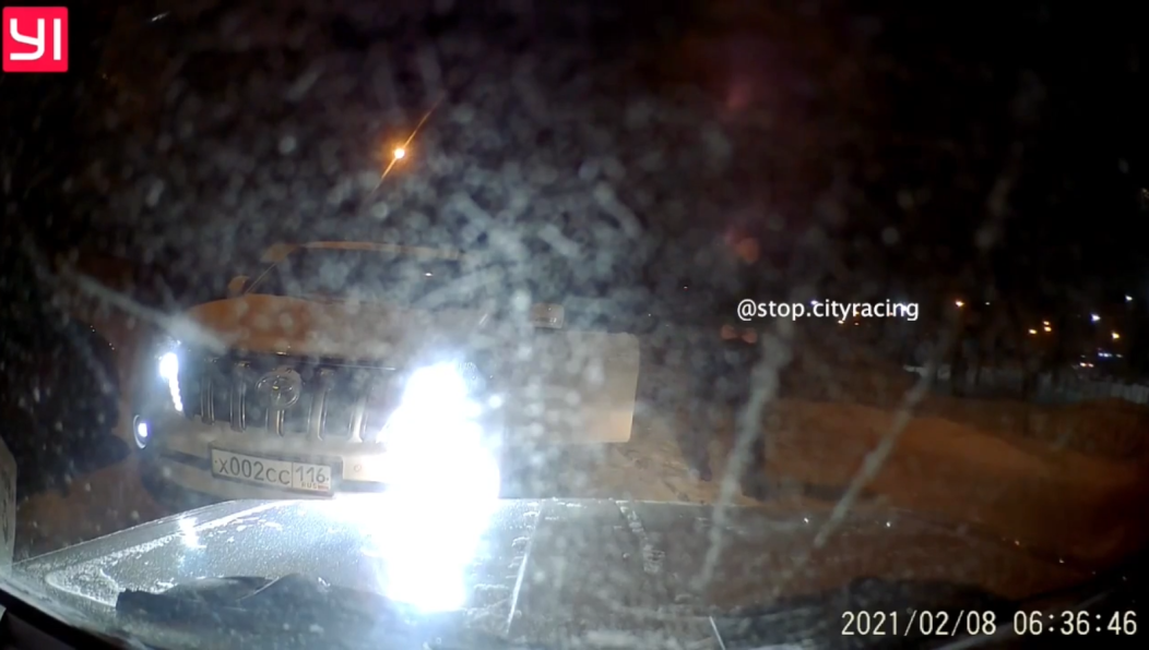 Мужчина на внедорожнике разозлился из-за того