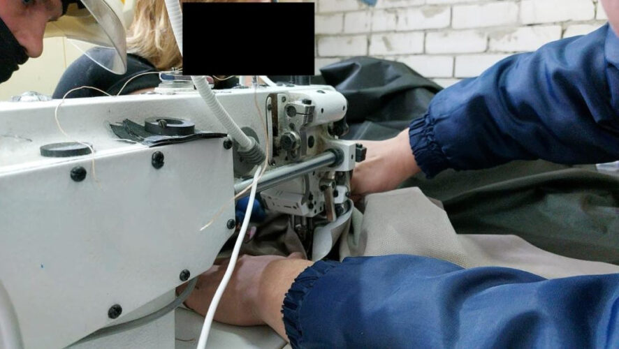 Спасателям пришлось срезать лапку машинки