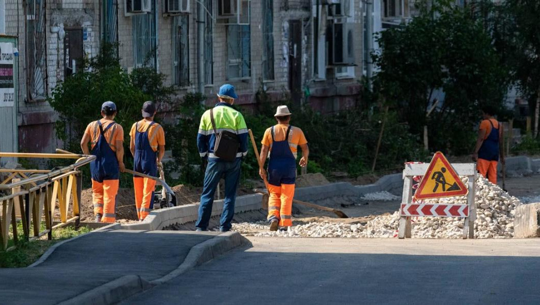 Президент Татарстана Рустам Минниханов на заседании президиума Госсовета России представил главе государства Владимиру Путину предложения по развитию строительной отрасли и ЖКХ. Вкратце - жилье планируют сделать доступнее