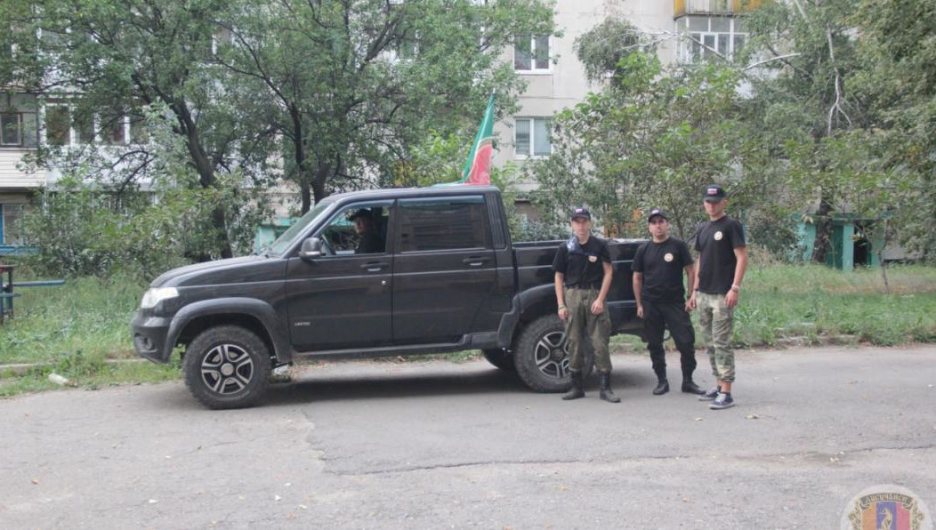 Волонтеры помогают пенсионерам заготавливать дрова