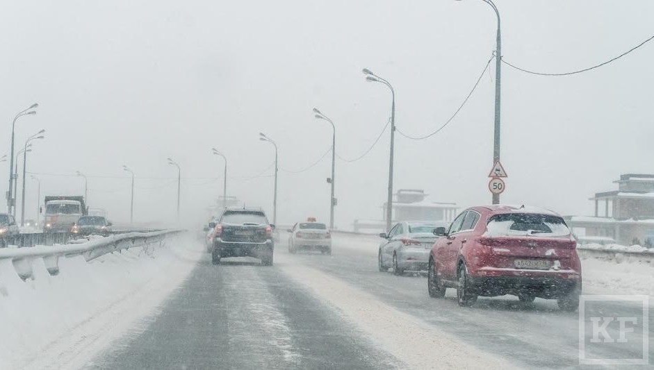 Гидрометцентр Татарстана объявил штормовое предупреждение об опасных и неблагоприятных явлениях на территории республики с 18 часов 4 февраля.