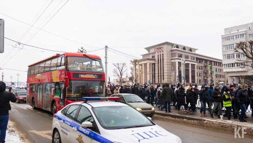 Девушка протаранила другой пассажирский автобус.