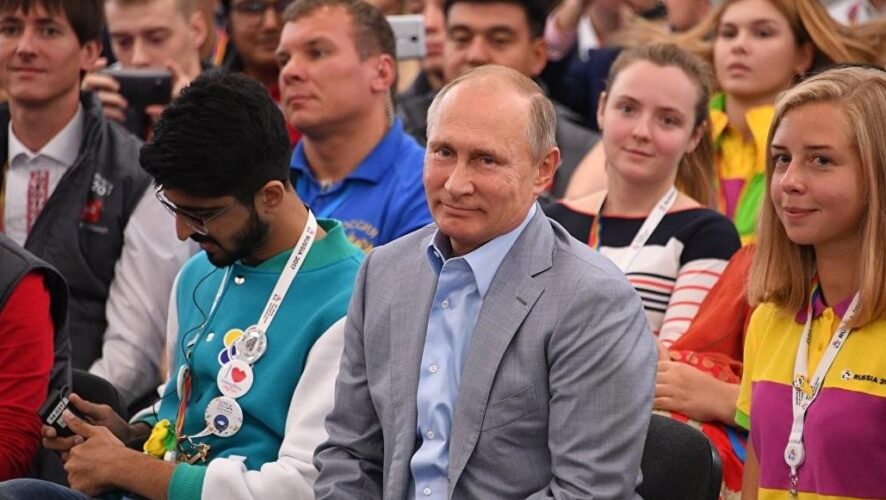 Две трети российской молодежи намерены проголосовать на президентских выборах-2018 за Владимира Путина